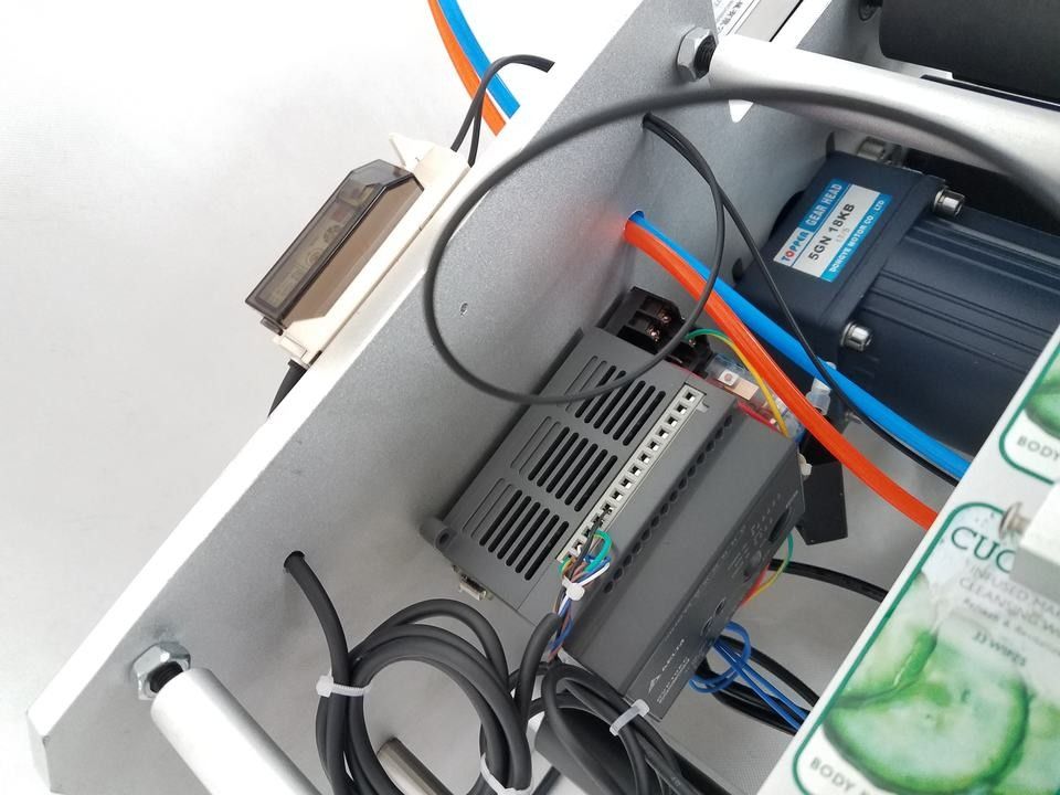 Наклейка для рабочего стола полуавтоматический аппликатор бутылочной этикетки пневматический тип
