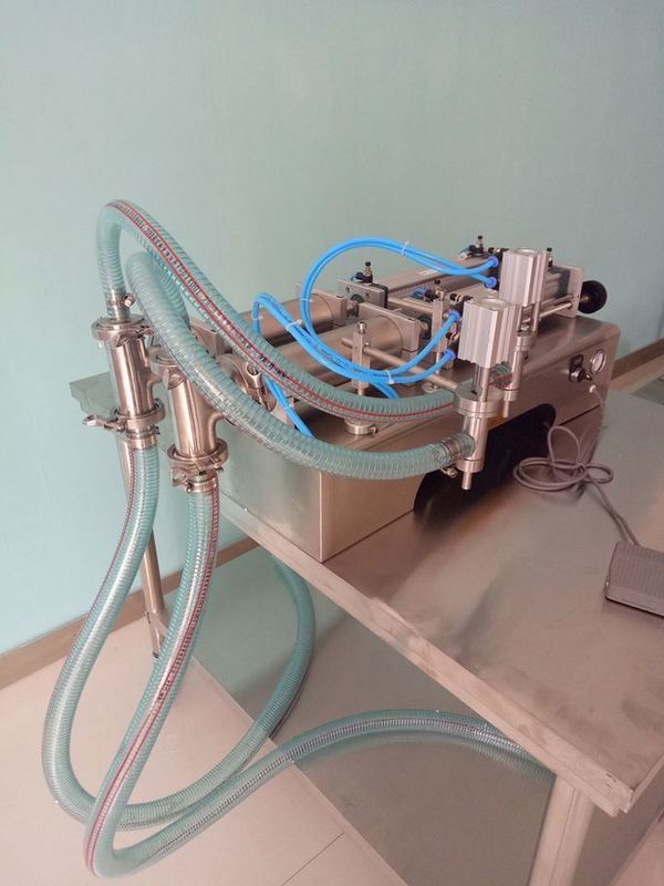 Двухстворчатая пневматическая машина для наполнения жидкостью для наполнения шампуня, масла, химических веществ G1WY-2Y-500