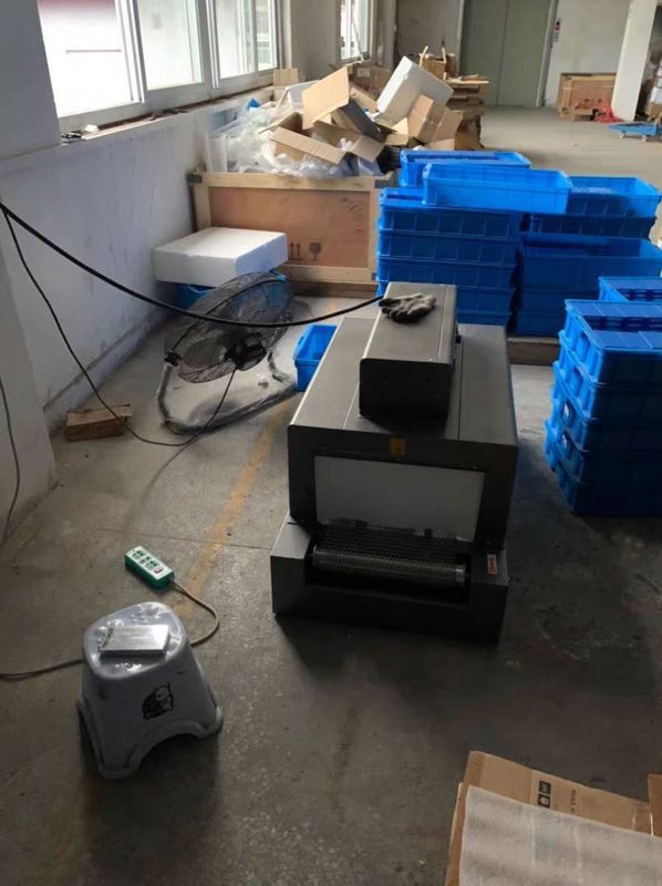 Горячая продажа Маленькая пластиковая пленка Тепловая туннель Сжимается режущая упаковочная машина для бутылки/коробки Легко работать