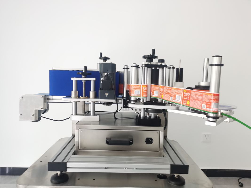 Высокоскоростная автоматическая настольная этикетировочная машина для круглых бутылок/банок, самоклеящийся аппликатор этикеток, используемый металлический электродвигатель