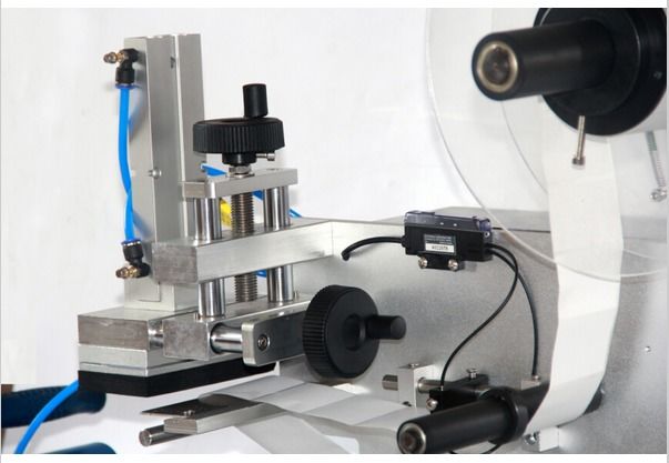 Высокая точность стабильная плоская поверхность маркировки машины квадратная бутылка, коробка многосторонний компактный наклейка на этикетки для малого бизнеса