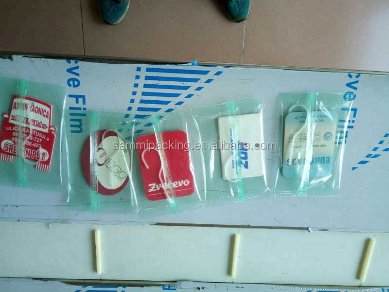 Простая в эксплуатации автоматическая упаковочная машина для подушек. Широкое применение: хлеб, фрукты, овощи, инструменты. Машина для упаковки в поток: бургеры, печенье, бисквиты.